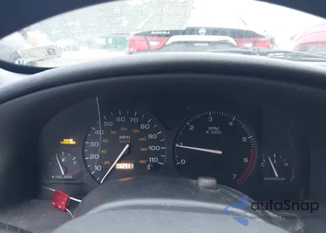 2000 Saturn Sl1 z USA, uszkodzony, nr VIN 1G8ZH5284YZ219352